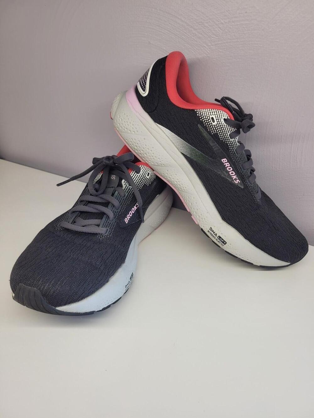 Women's Brooks Ghost 16 Black/Ebony/Rasberry Running Shoes Sneakers Size 9